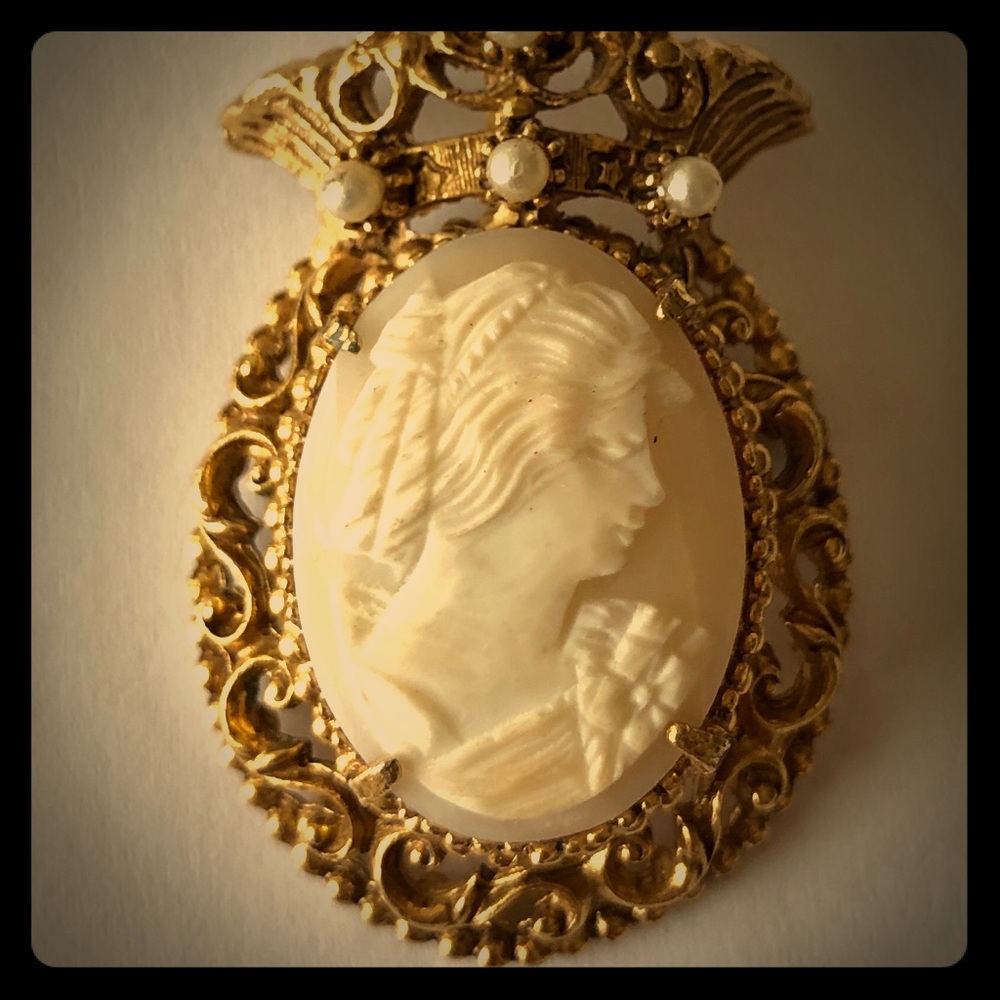 Vintage brooch pendant